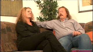 Katta jugs bilan tug&#039;yonga ketgan milf qonun uning akasi tomonidan fuck uni katta uning boobs bo&#039;yicha jum kirgizib olish