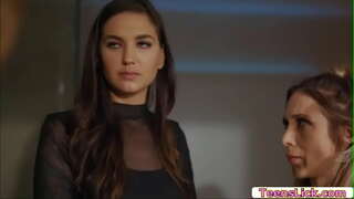 راکشس اس کی ضروریات کو پورا اور وہ بھی مدد Silvia Saige