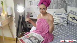 Velký boobed latina cougar maminka na koni na její nevlastní synové dick