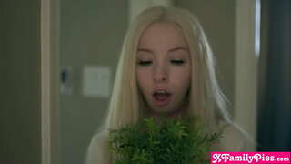 ���ემი insatiable ახალგაზრდა პატარა ძმა ვერ შეაჩერებს მასტურბაცია იმ კახპა