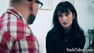 پدر تهدید به لعنتی دختر نونوجوان خود را