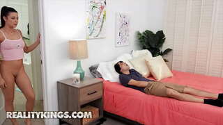 Reality Kings - RK Předseda - Kylie Raketa, Ricky Spanish - Sticky Sedadla