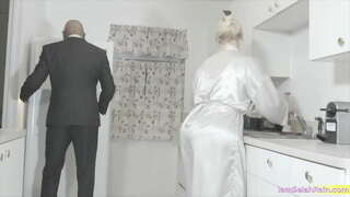 Авылның Рейнс тик синнән Бу Аксым, Упакованный Би-би-си, Ничек бернәрсә дә башка.