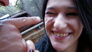 Лиза амтлагч авдаг fucked түүний том илжиг ойд