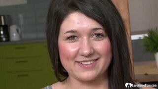 Amatér krása sát jeho tvrdé černé péro a dostat ji kočička fucked těžký.