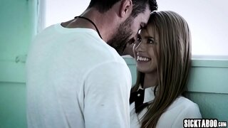 Seksi komad отсосала veliki tvrdi kurac