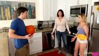 Sneaking संग stepsister गर्दा आमा गरिरहेको छ श्रम घर